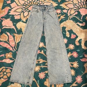 Cute wide leg jeans. Trendy